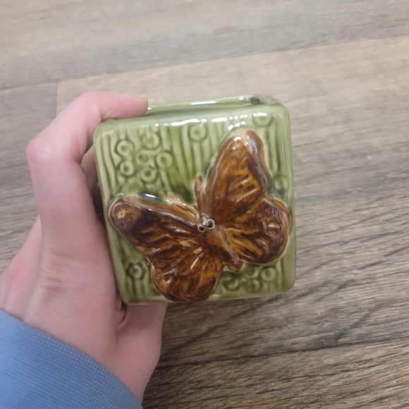 Small Green Square Pot with Butterfly - Picture 3 of 5